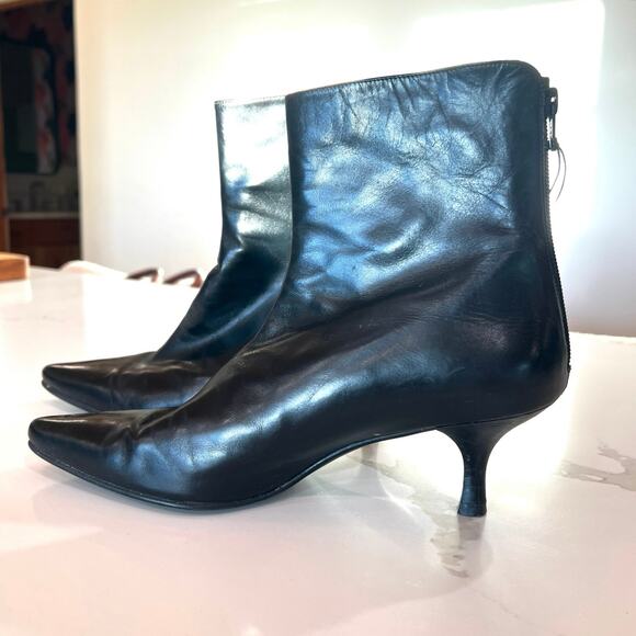 Stuart Weitzman Black Leather Bootie 50mm Heel Sz 8 kitten heel pointed toe - Picture 1 of 9